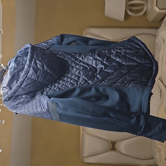 Athleta Women's Dark Green Quilted Puffer Jacket - Picture 8 of 16